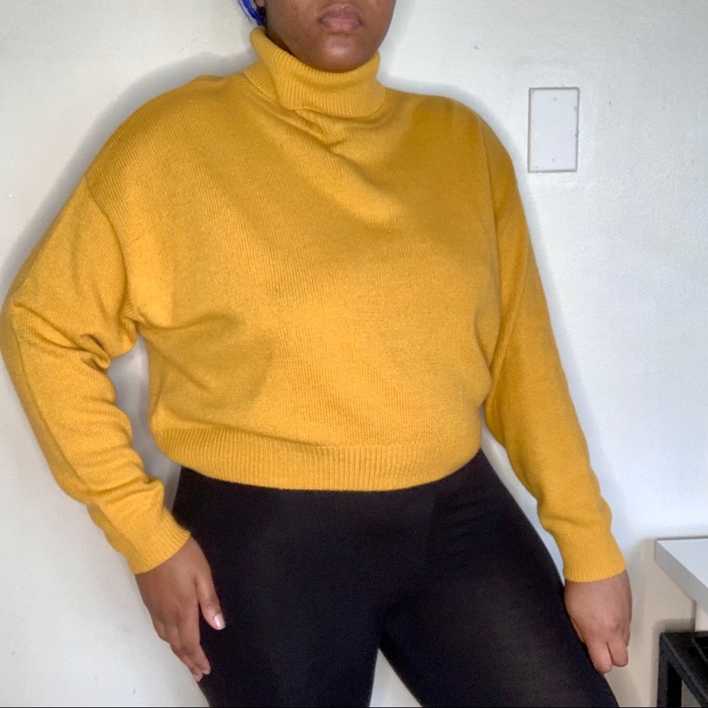 H&M Sweater - Picture 2 of 2
